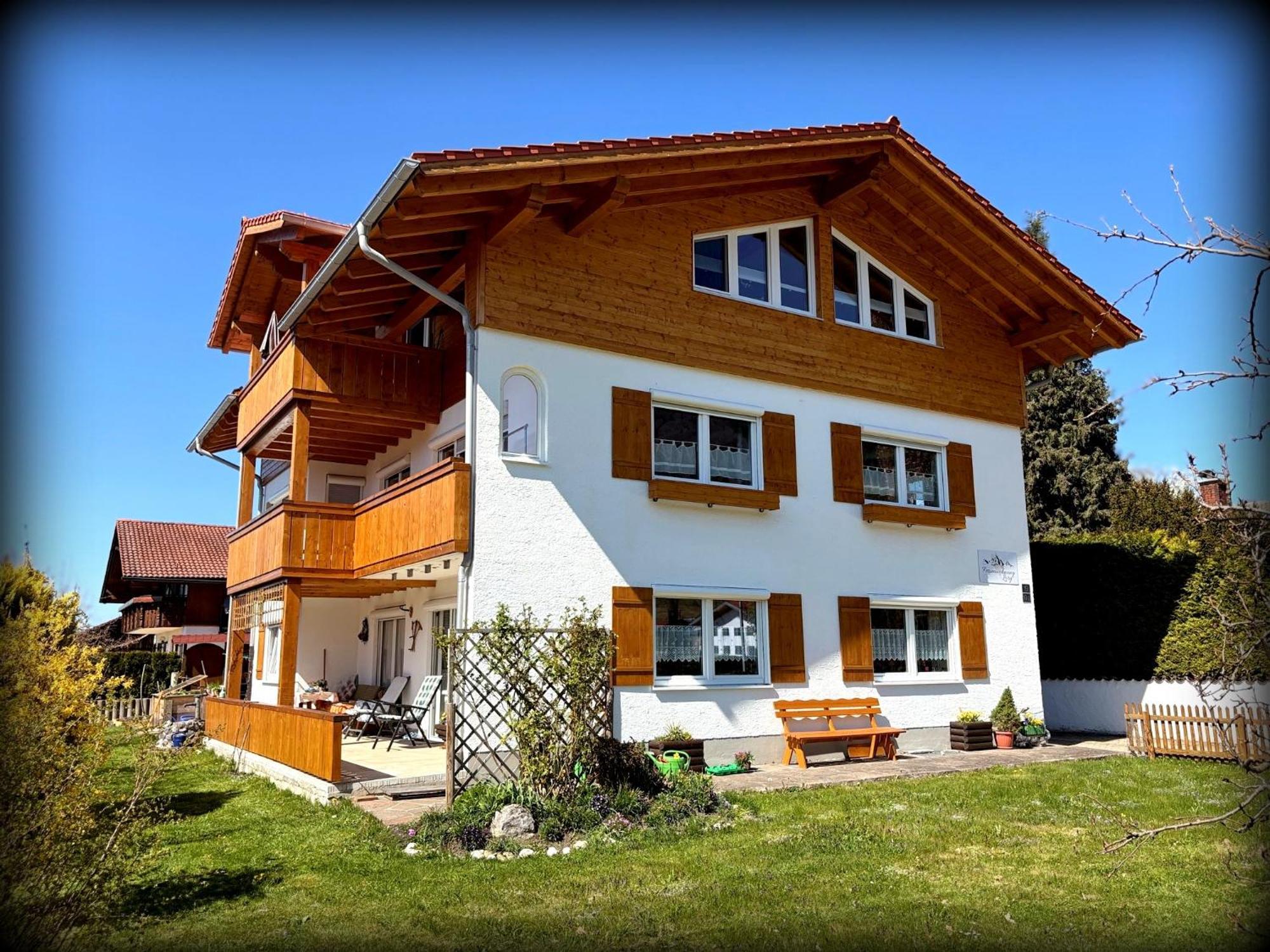 23 Neu Erbaute Ferienwohnung Mit Schloss- Und Panoramablick Halblech-Buching Exterior foto